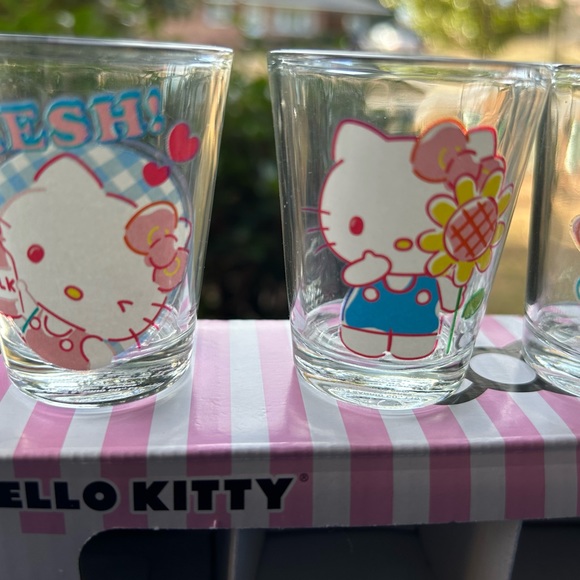 Hello Kitty Summer Shot Glass Set - Set of Four 1.5oz Glasses - Picture 2 of 10